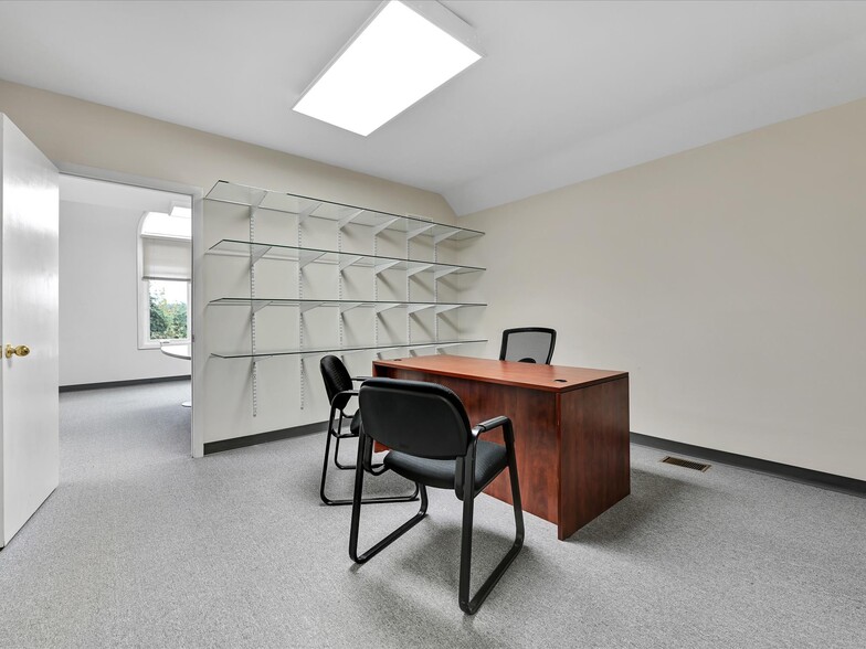 More Photos Of 120 Commons Ct, Chadds Ford Office For Lease