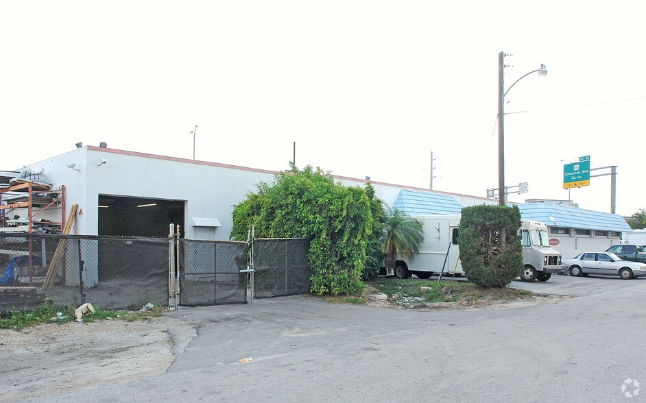 More Photos Of 3601 NW 10th Ave, Oakland Park Warehouse For Lease