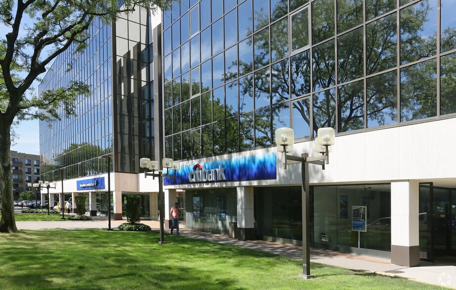 More Photos Of 111 Great Neck Rd, Great Neck Office For Lease