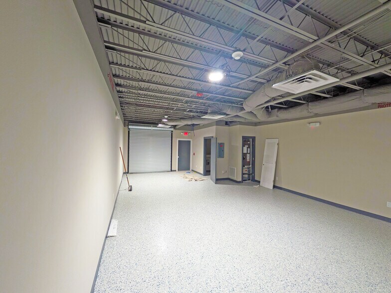 More Photos Of 16731 Mcgregor Blvd, Fort Myers General Retail For Lease