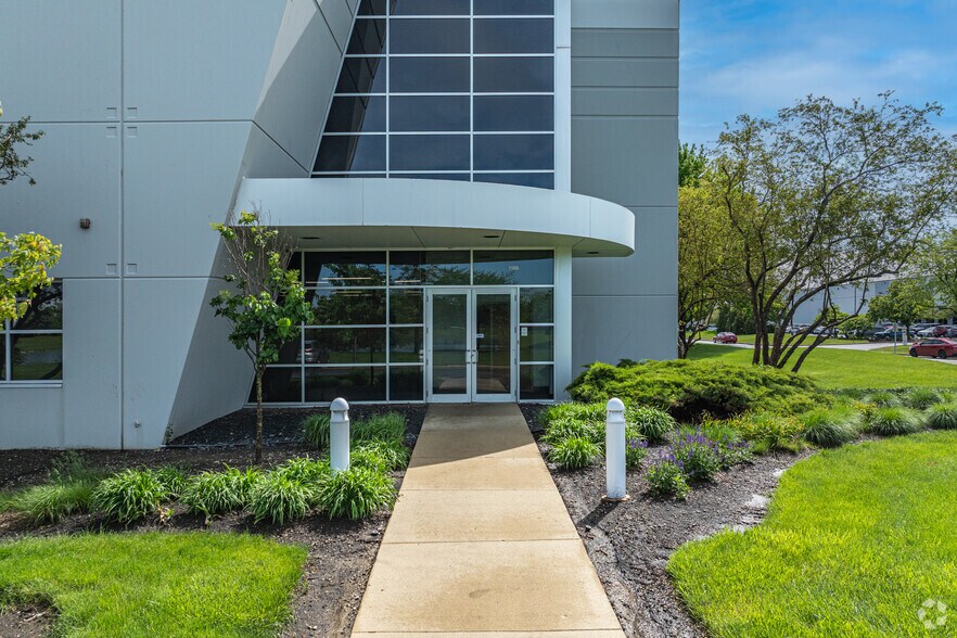 More Photos Of 1186-1198 Arbor Dr, Romeoville Manufacturing For Lease