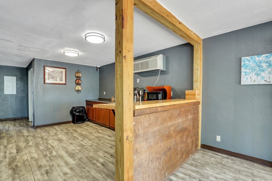 More Photos Of 4071 US 17, Richmond Hill Hotel For Sale