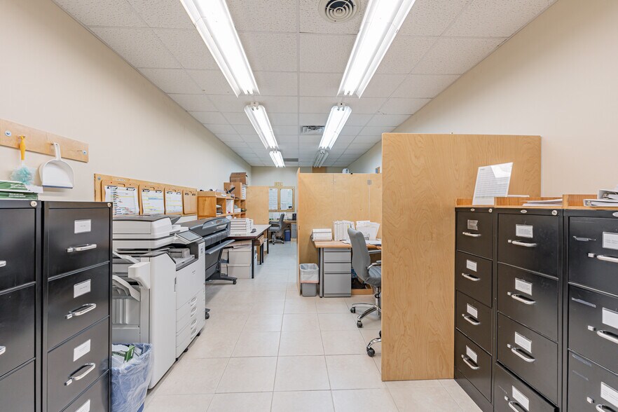 More Photos Of 4451 8th Ave S, Saint Petersburg Manufacturing For Lease