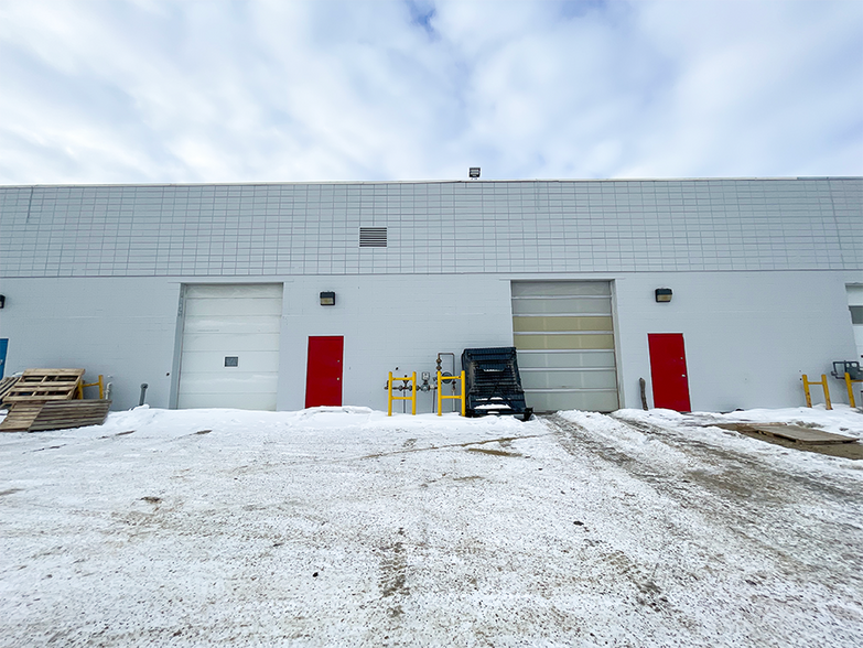 More Photos Of 7419 50th Ave, Red Deer Auto Repair For Sale