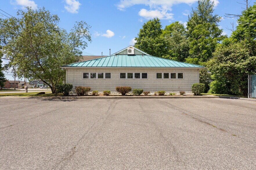 Primary Photo Of 11 Airport Dr, Wappingers Falls Medical For Sale