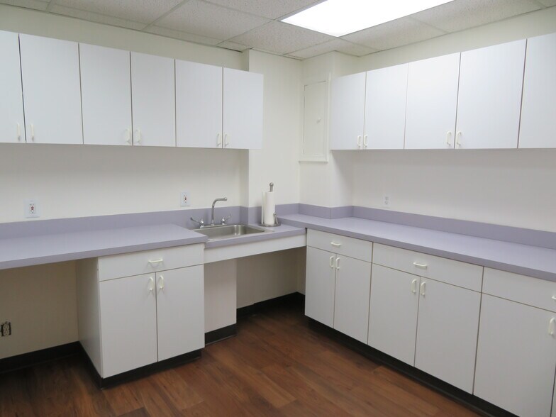 More Photos Of 3231-3233 Superior Ln, Bowie Medical For Lease