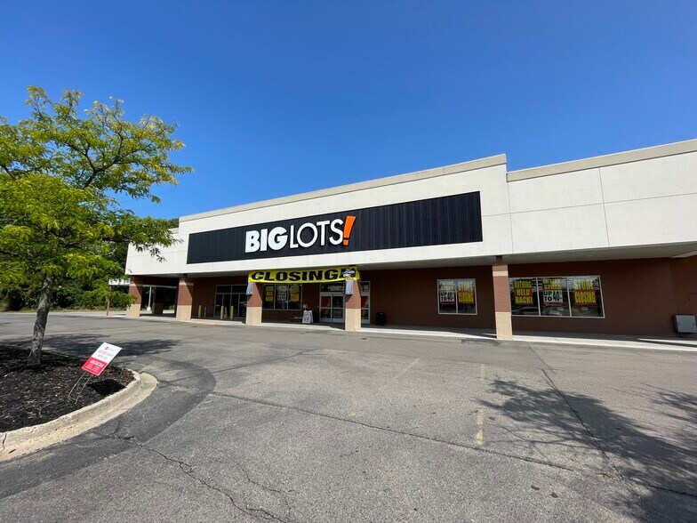 More Photos Of 2020 Grand River Ave, Okemos Freestanding For Lease