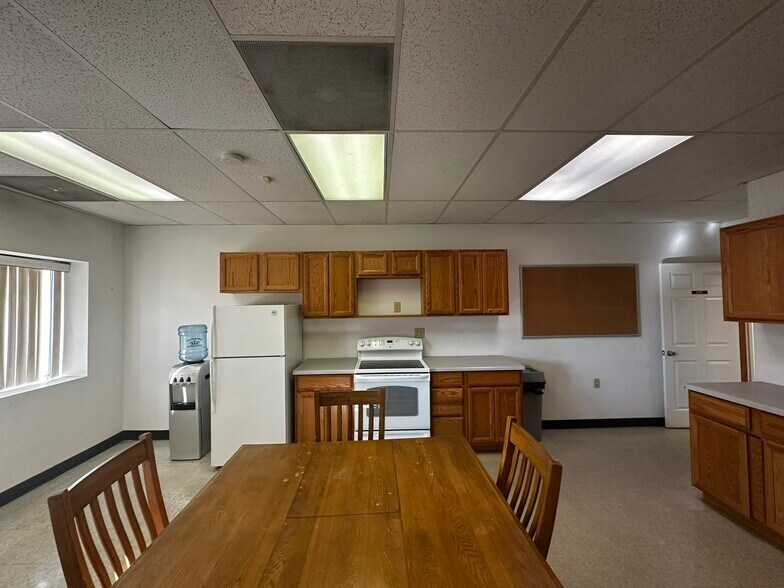 More Photos Of 2948 I-70 Business Loop, Grand Junction Warehouse For Lease