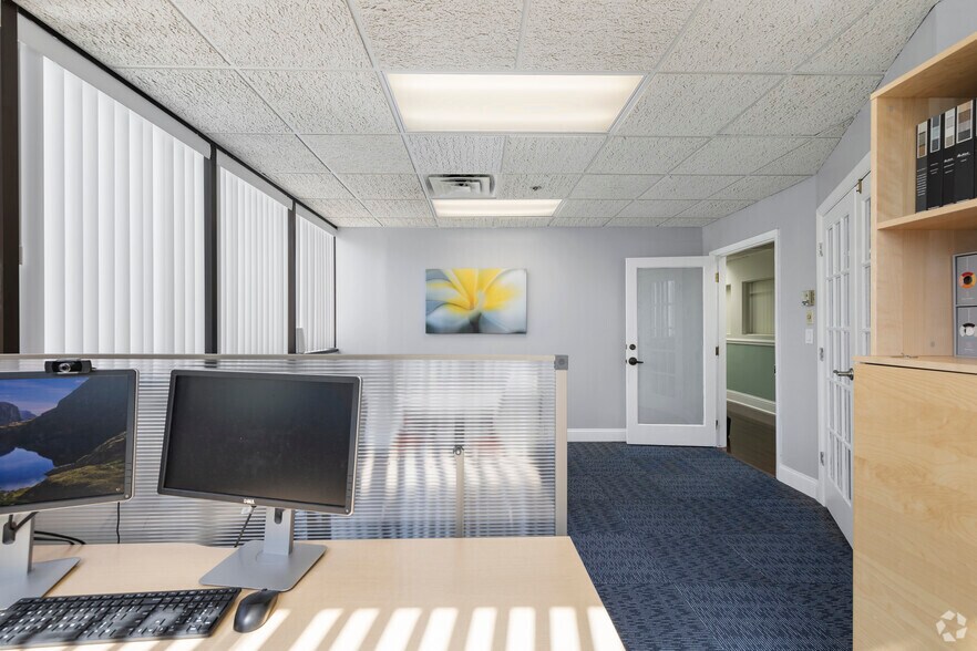 More Photos Of 10 Fairway Dr, Deerfield Beach Office For Lease