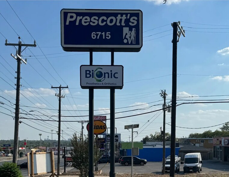 More Photos Of 6715 San Pedro Ave, San Antonio Flex For Sale