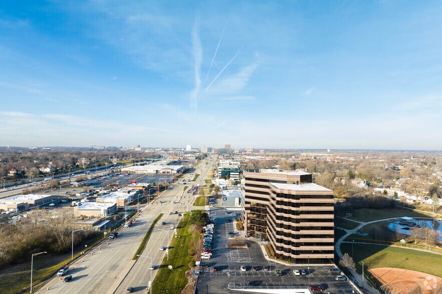 More Photos Of 17 W 110 22nd St, Oakbrook Terrace Office For Sale