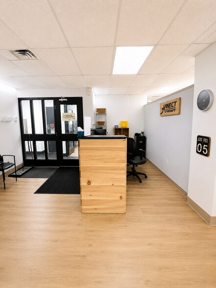 More Photos Of 974 Queen St, Sault Ste. Marie Drugstore For Lease