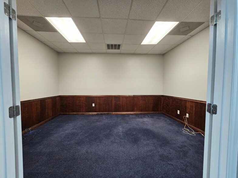 More Photos Of 913 Gulf Breeze Pky, Gulf Breeze Storefront Retail Office For Sale