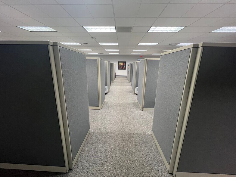 More Photos Of 2810 Meredyth Dr, Albany Medical For Lease