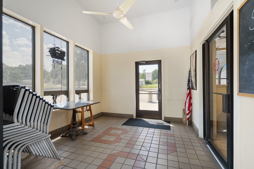 More Photos Of 2117 S 34th St, Kansas City Restaurant For Sale