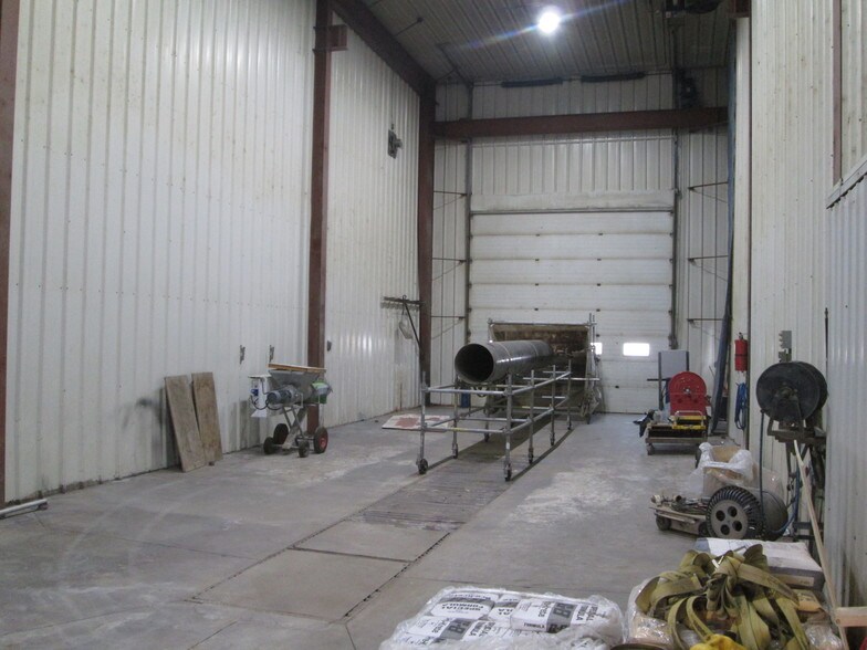 More Photos Of 95 Poplar St, Red Deer County Warehouse For Sale