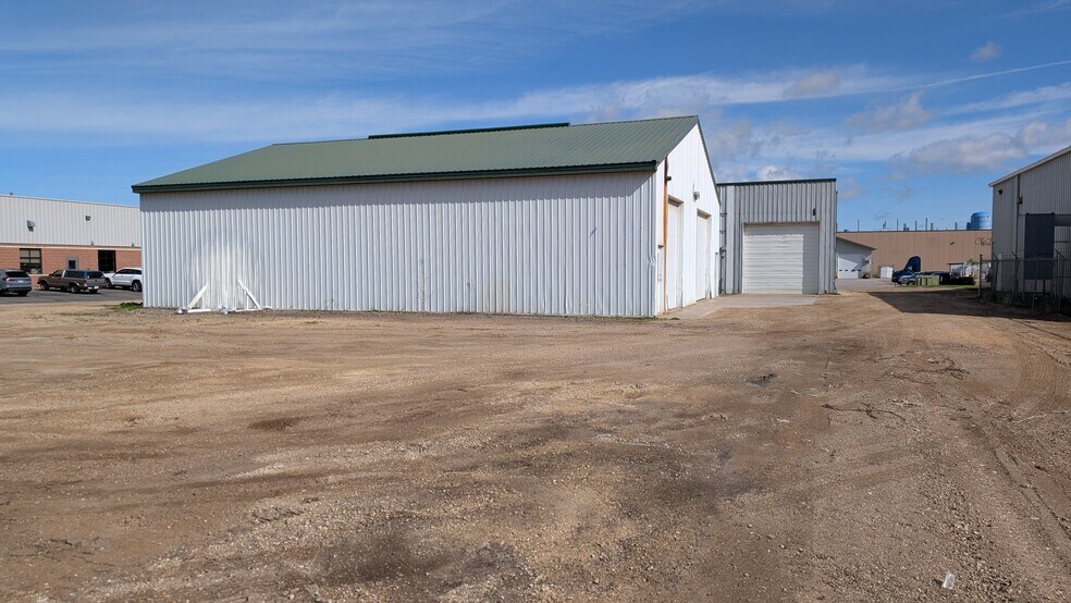 More Photos Of 2320 Cunningham St, La Crosse Warehouse For Sale