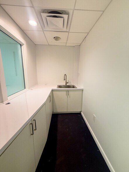 More Photos Of 3030-3050 NW 82nd Ave, Miami Showroom For Sale