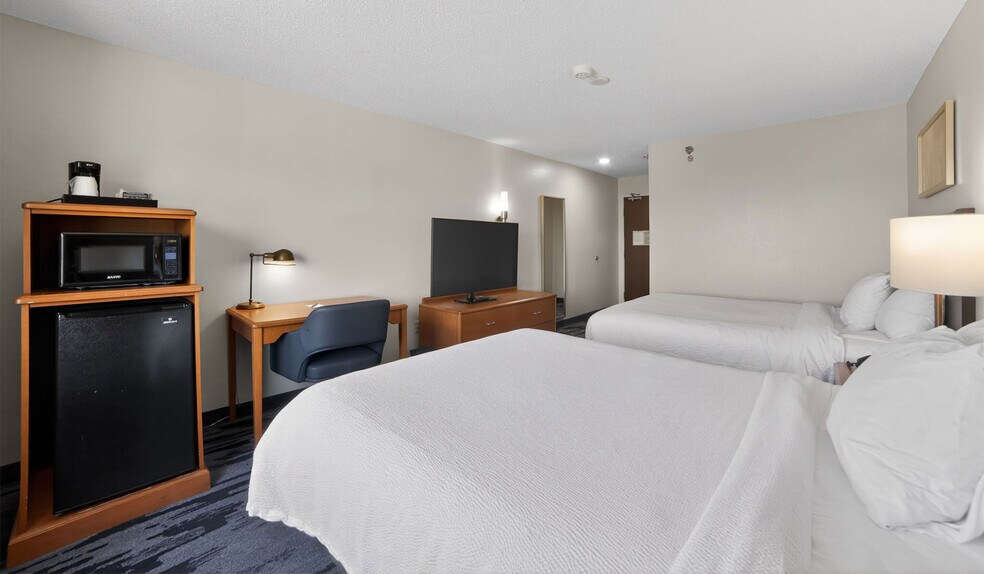 More Photos Of 1945 W Southwest Loop 323, Tyler Hotel For Sale