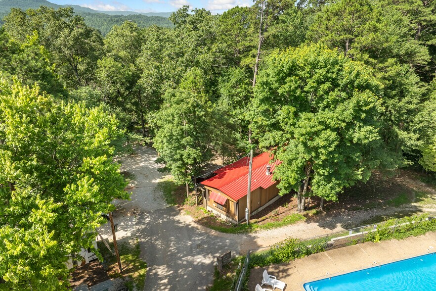 More Photos Of 621 Court St, Jasper Trailer Camper Park For Sale