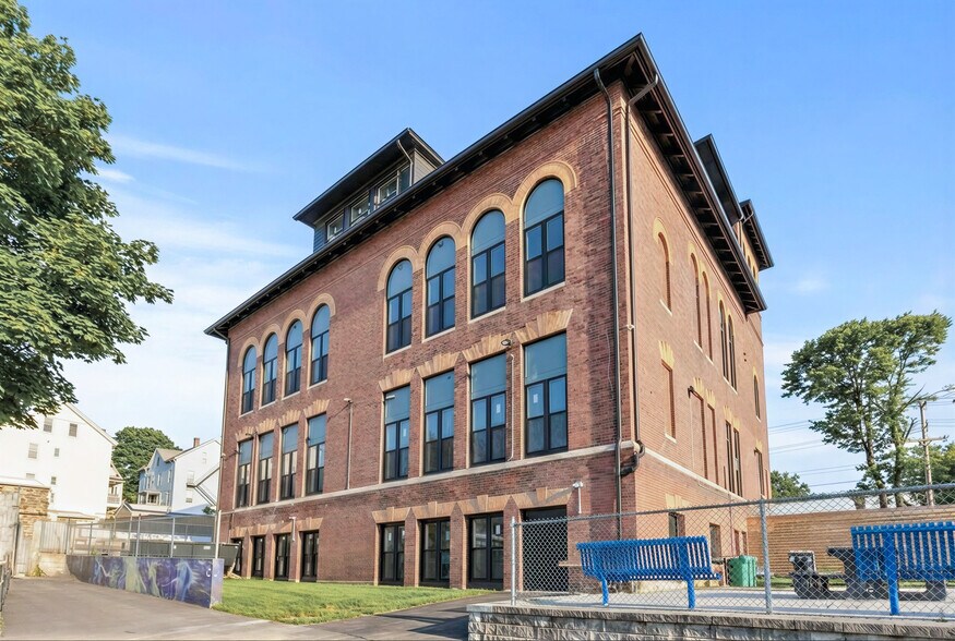 More Photos Of 72 Kendrick Ave, Woonsocket Schools For Sale