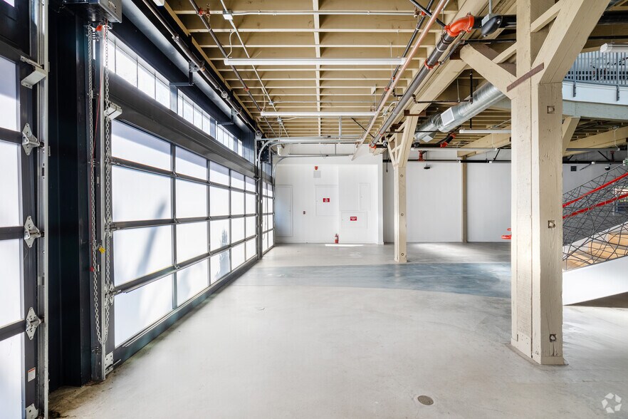 More Photos Of 1605 Ocean Front Walk, Santa Monica Storefront For Lease