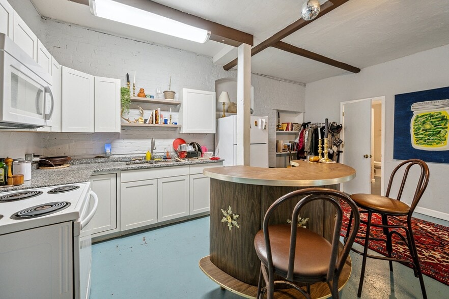 More Photos Of 315-317 Castle St, Wilmington General Retail For Sale