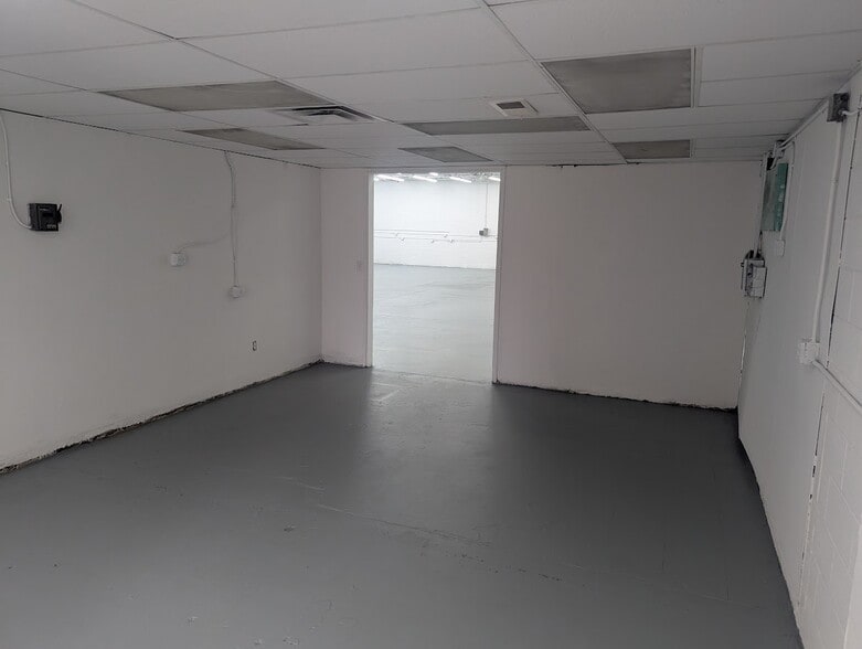 More Photos Of 5724 Webster St, Dayton Manufacturing For Lease