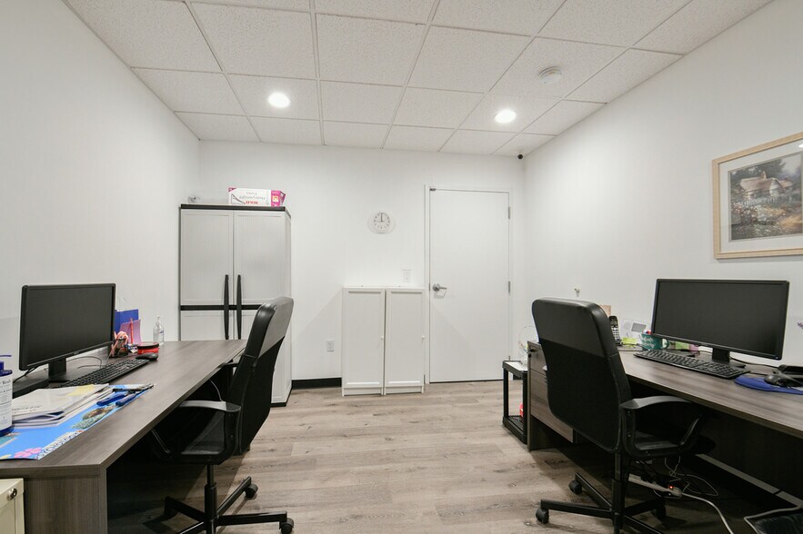 More Photos Of 570-572 Boston Post Rd, Milford Storefront Retail Office For Sale