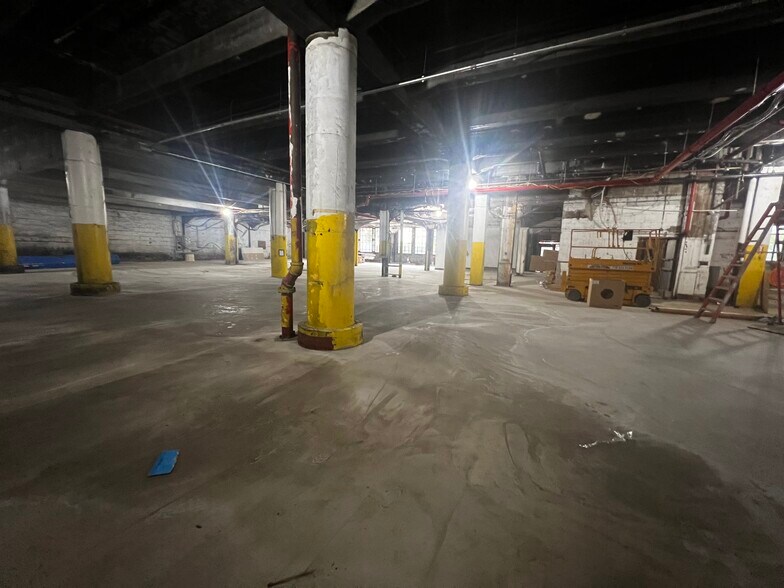 More Photos Of 56 Berry St, Brooklyn Storefront Retail Office For Lease