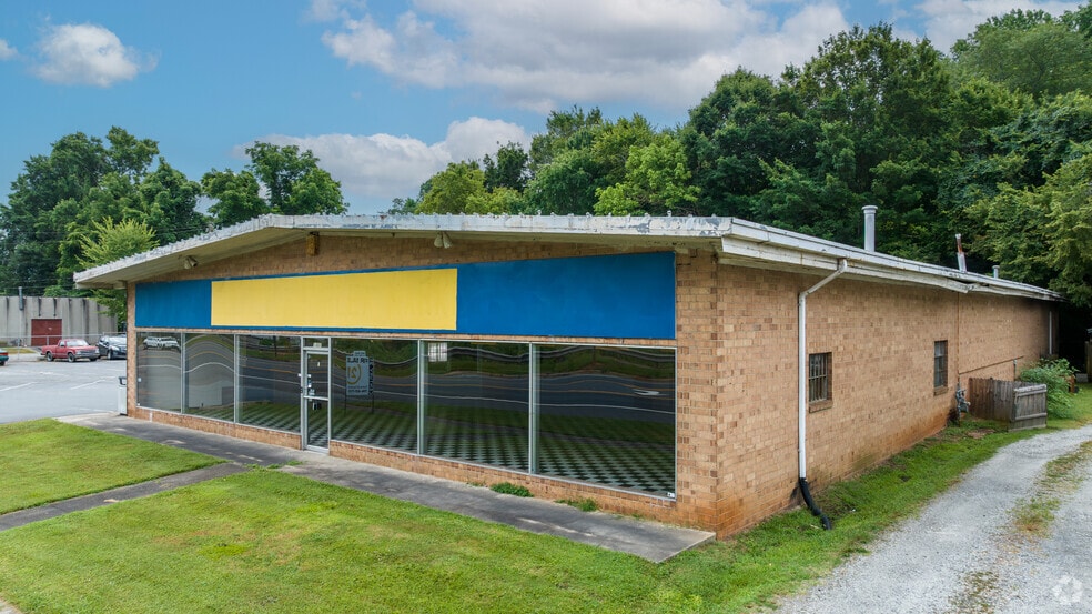 Primary Photo Of 1301-1307 S Salisbury Ave, Spencer Freestanding For Sale