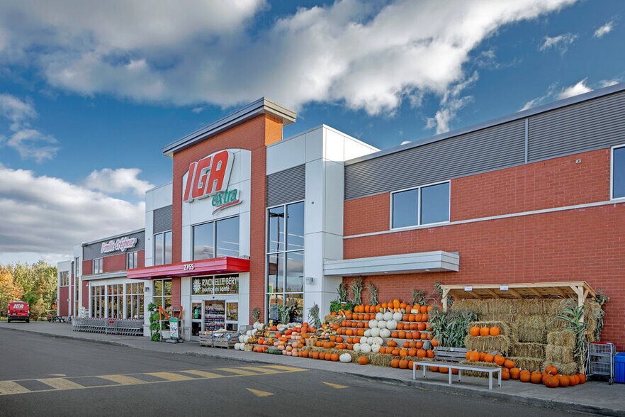 More Photos Of 2785 Boul De La Pinière, Terrebonne General Retail For Lease