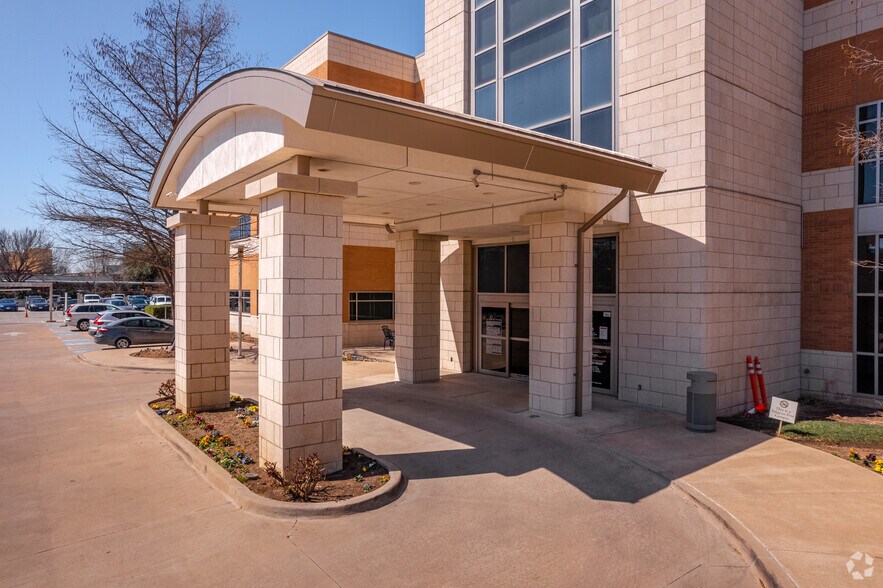 More Photos Of 7115 Greenville Ave, Dallas Medical For Lease