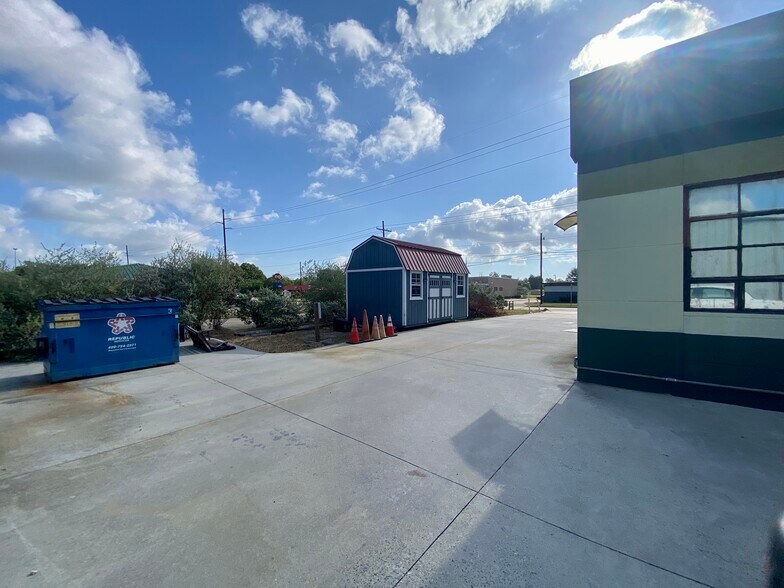 More Photos Of 6199 39th St, Groves Office For Sale