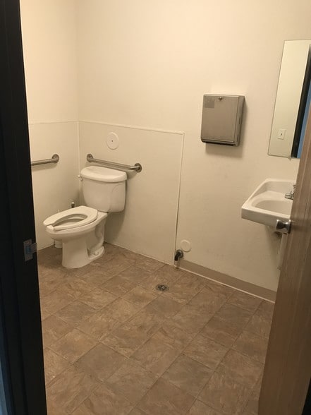 More Photos Of 6260 W 52nd Ave, Arvada Warehouse For Lease