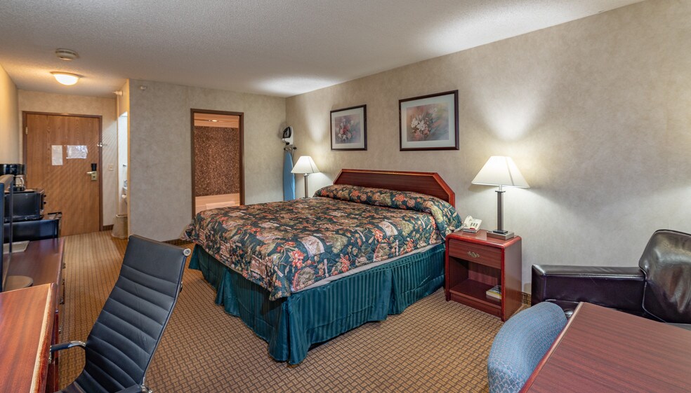 More Photos Of 1202 W Kansas Ave, Garden City Hotel For Sale