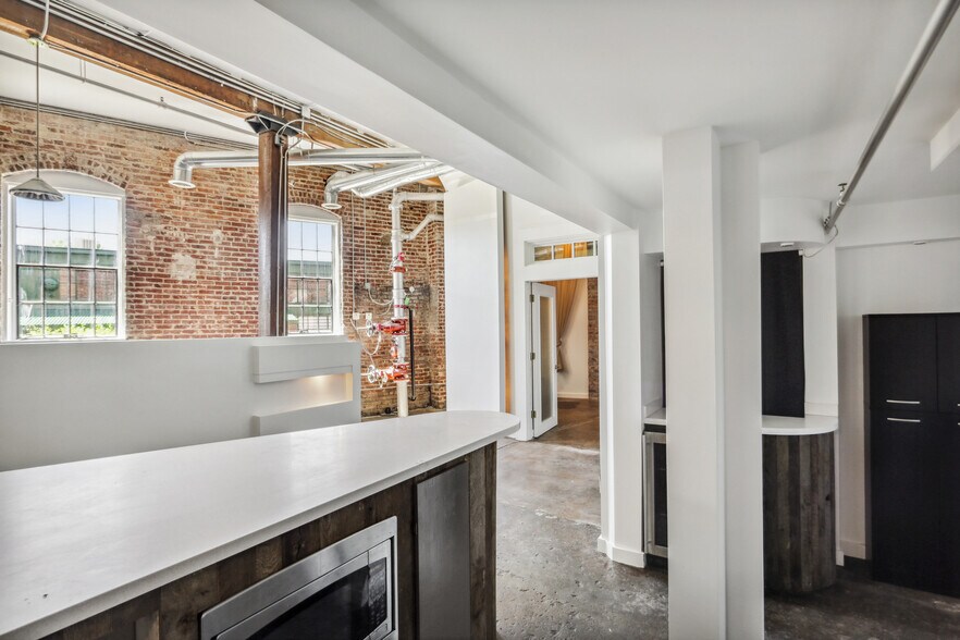 More Photos Of 887 W Marietta St NW, Atlanta Loft Creative Space For Lease