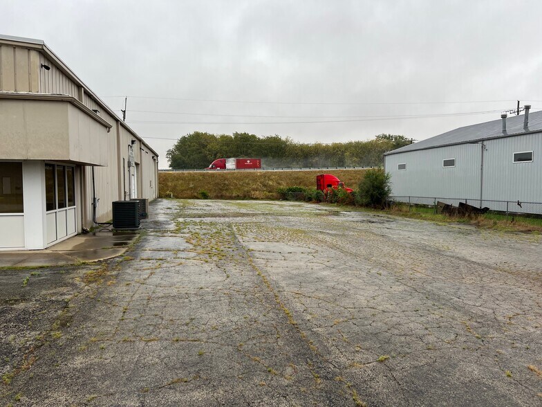 More Photos Of 1240 Stanford Dr, Kankakee Industrial For Sale