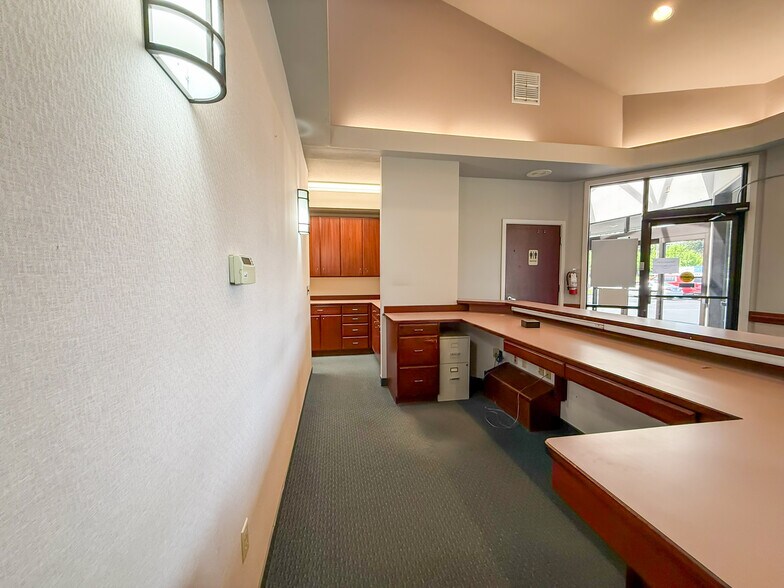More Photos Of 910 S Scheuber Rd, Centralia Medical For Lease