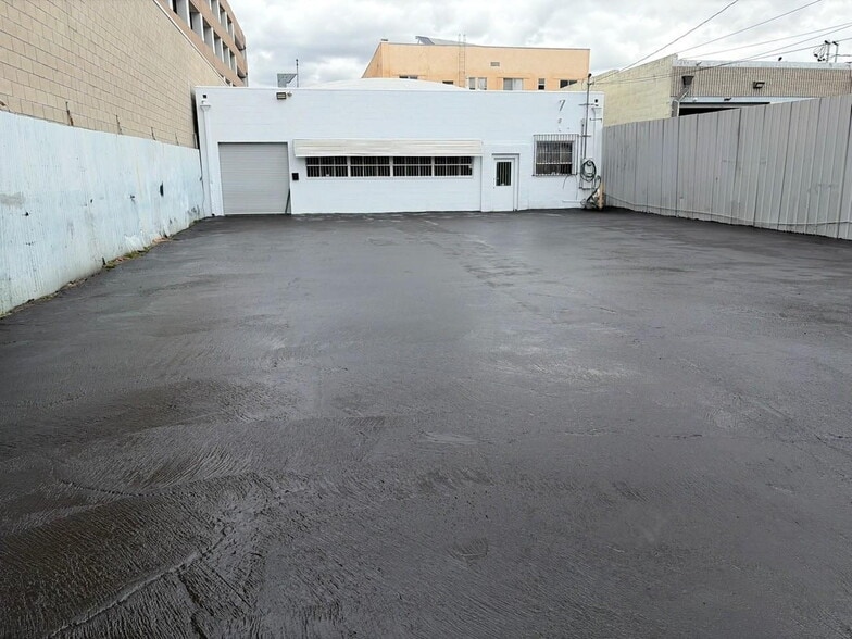 Primary Photo Of 235 W 24th St, Los Angeles Service For Lease