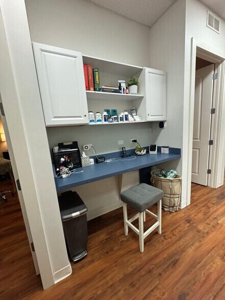 More Photos Of 1929-1961 S Bridge St, Yorkville Unknown For Lease