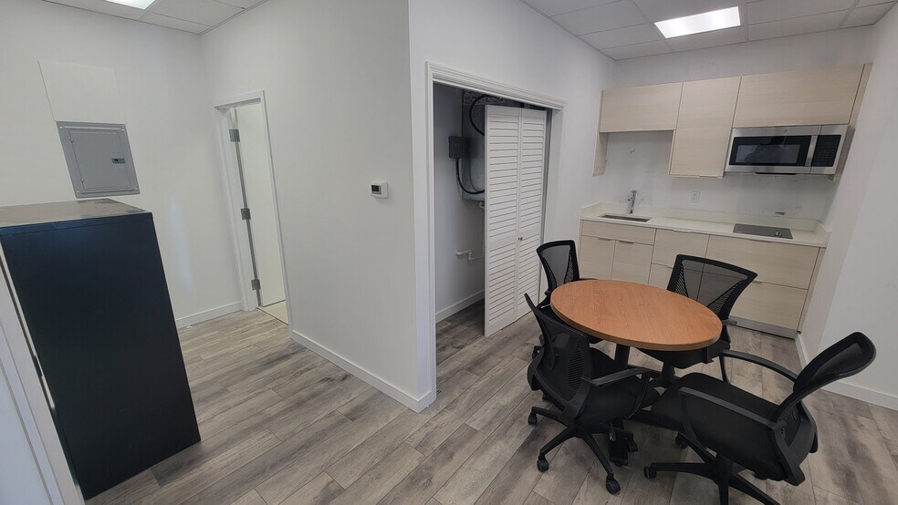 More Photos Of 6900 Barbour Rd, Riviera Beach Manufacturing For Lease
