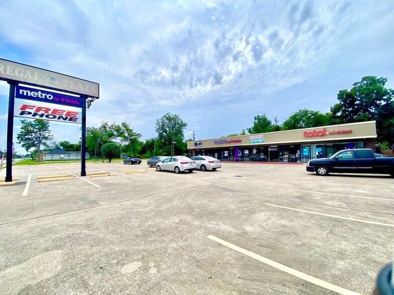 Primary Photo Of 2745-2765 Washington Blvd, Beaumont General Retail For Sale