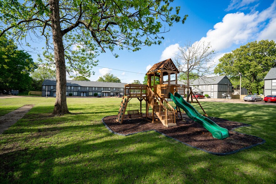More Photos Of 1906 W Matthews Ave, Jonesboro Apartments For Sale