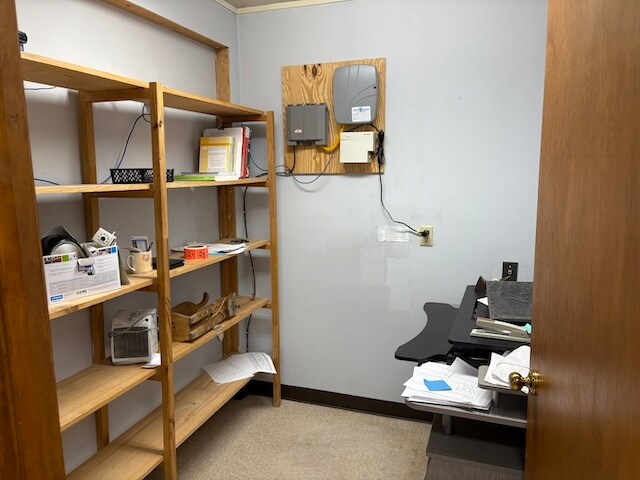 More Photos Of 631 N Pershing St, Energy Veterinarian Kennel For Sale