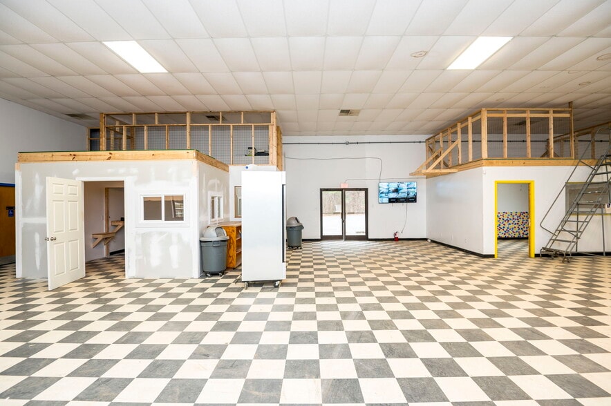 More Photos Of 199 S Cherry St, Cherryville Auto Dealership For Sale