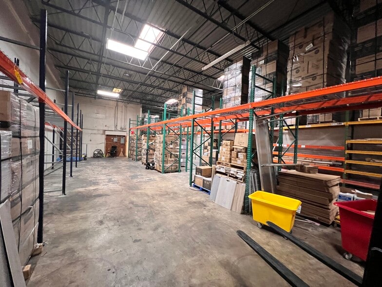 More Photos Of 6121-6131 Anno Ave, Orlando Warehouse For Lease