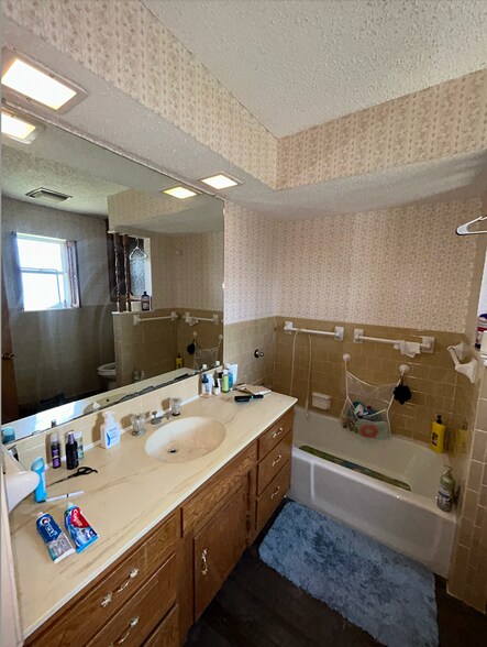 More Photos Of 11468 Black Jack Rd, Cumby Auto Repair For Sale