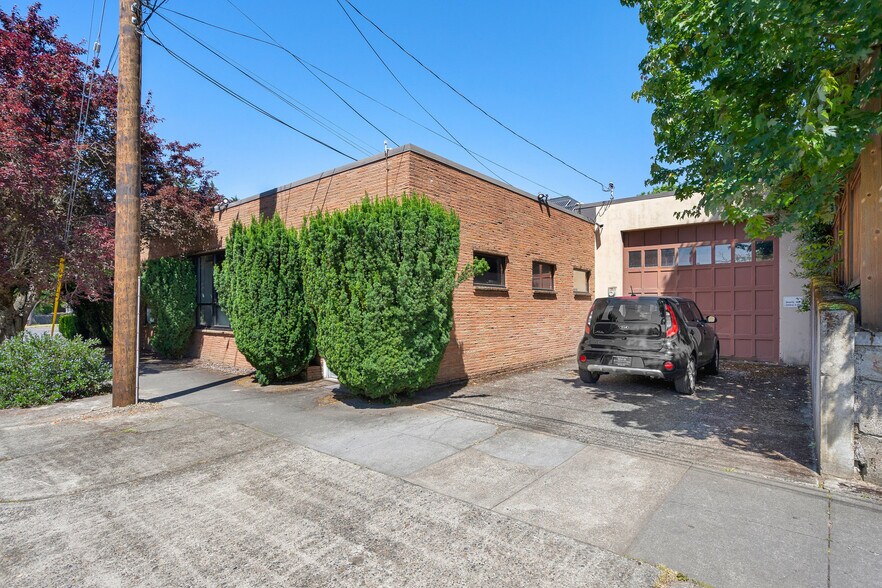 More Photos Of 2906 NE Glisan St, Portland Office For Sale