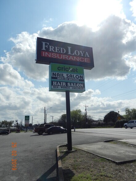 More Photos Of 7126-7118 W Military Dr, San Antonio Storefront For Sale